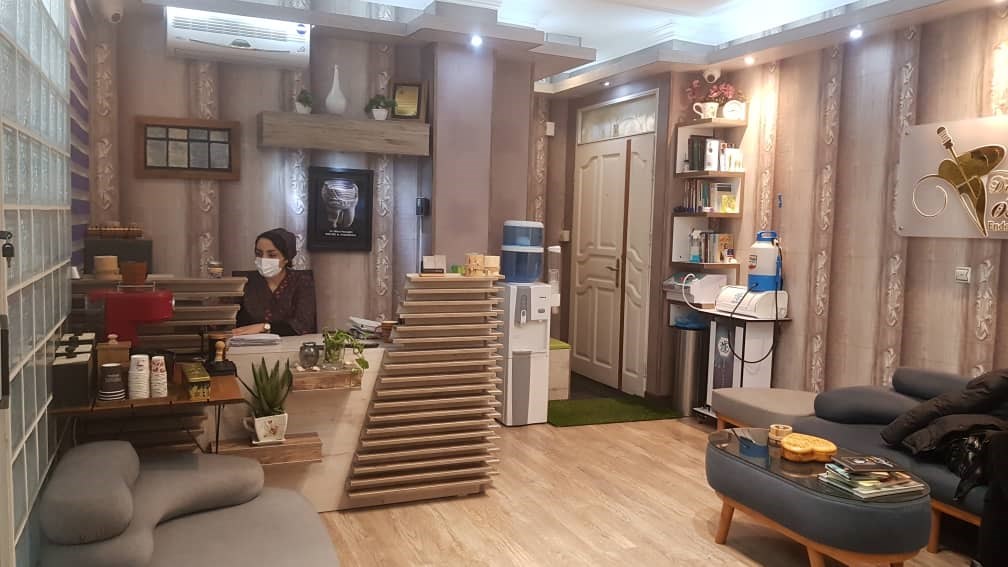 دکتر میترا وثوقی 