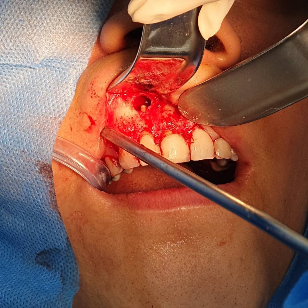 دکتر میترا وثوقی 