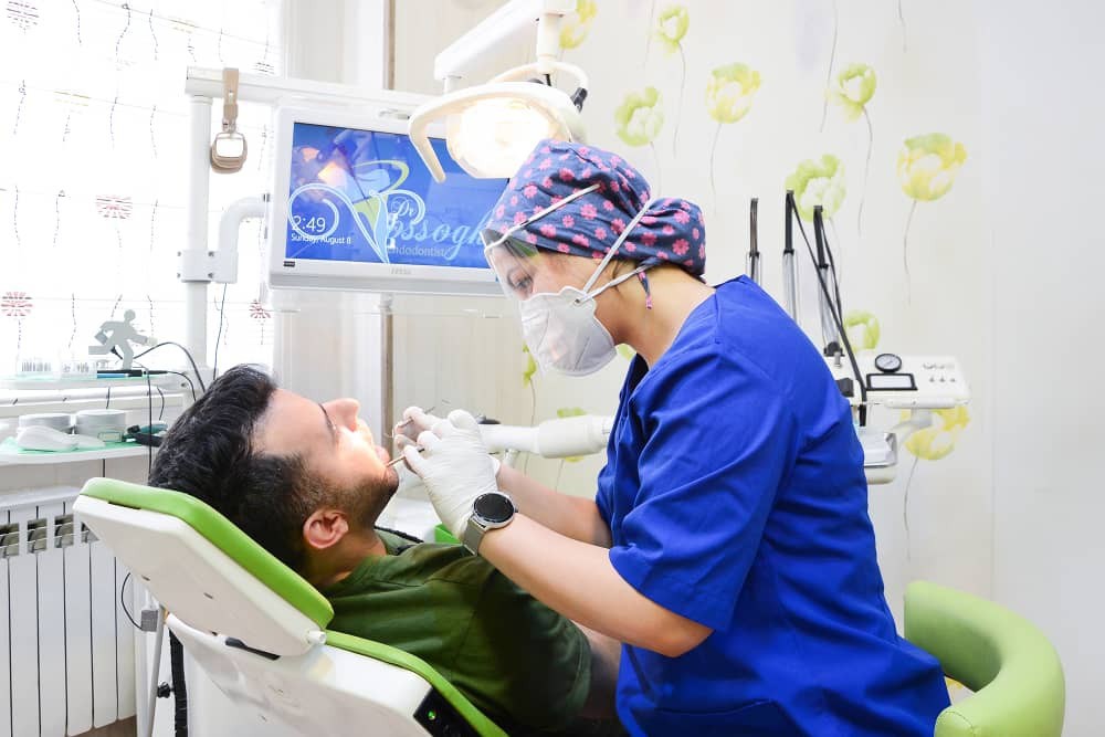 دکتر میترا وثوقی 