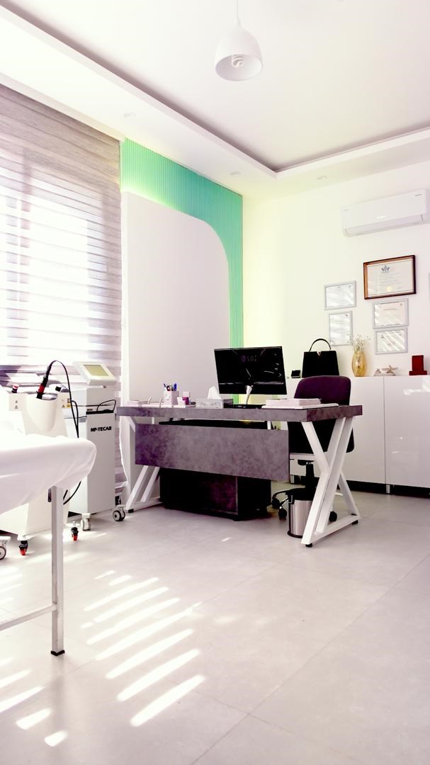 مهشاد ادیب نیا