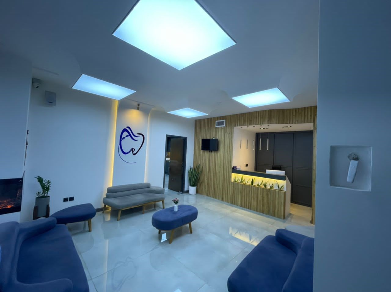 دکتر آذین رشتیانی 